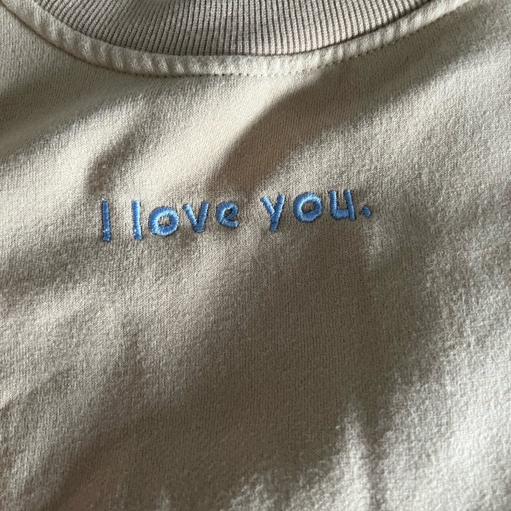 Super cute “I love you.” sweatshirt